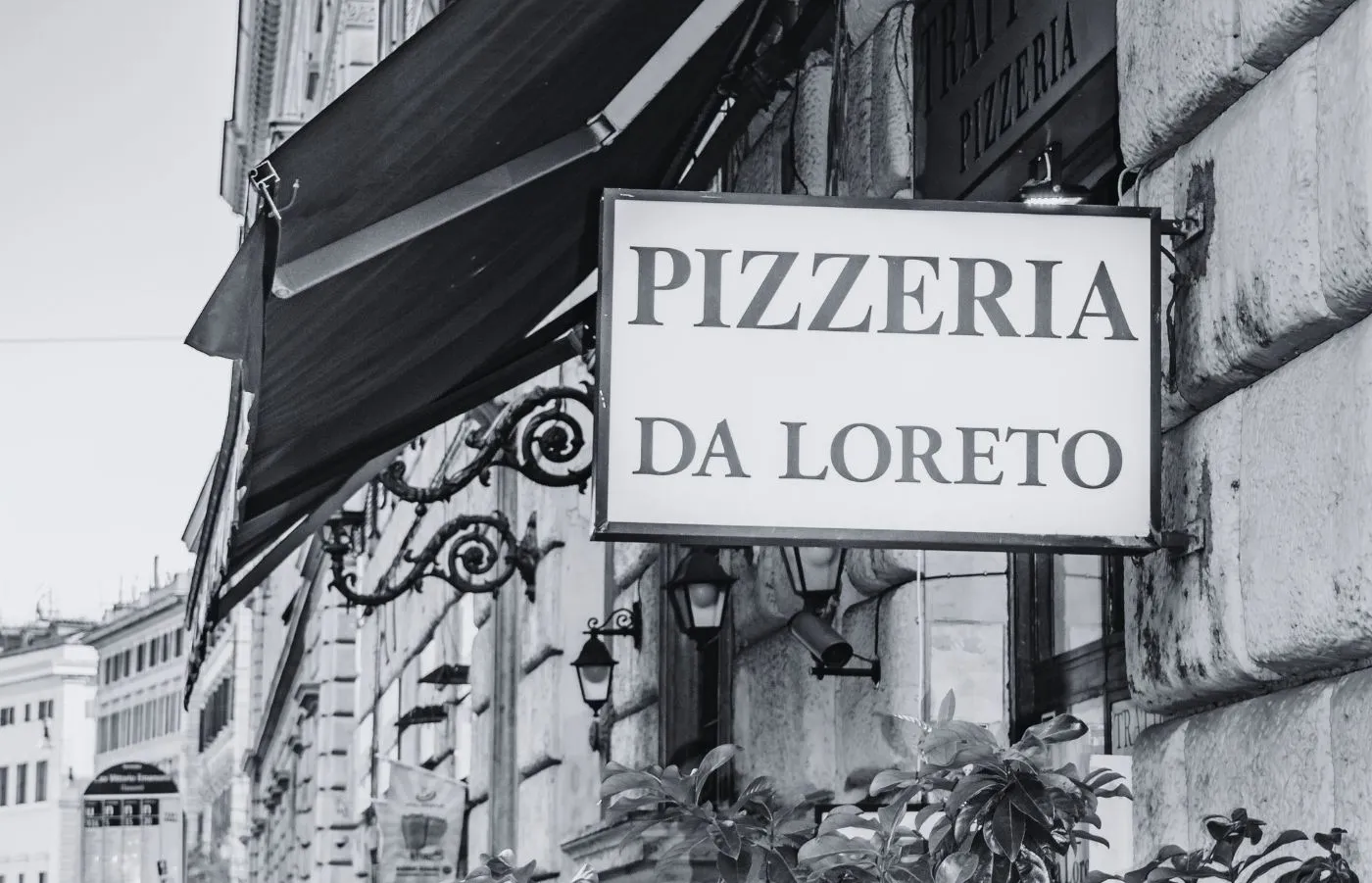 Insegna pizzeria da Loreto